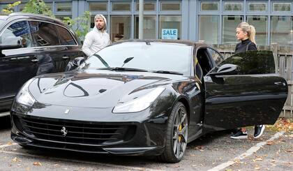 Agüero es fanático de los autos. Su garage tiene un Lamborghini Aventador, un Nissan GT-R, una camioneta Range Rover Lumma CLR SV y una Ferrari GTC4 Lusso.