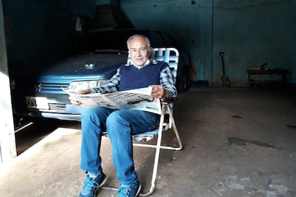 Manuel Maidana, en su casa, esperando para cobrar parte de la herencia de Juan Feliciano Manubens Calvet, tras casi 40 años de lucha