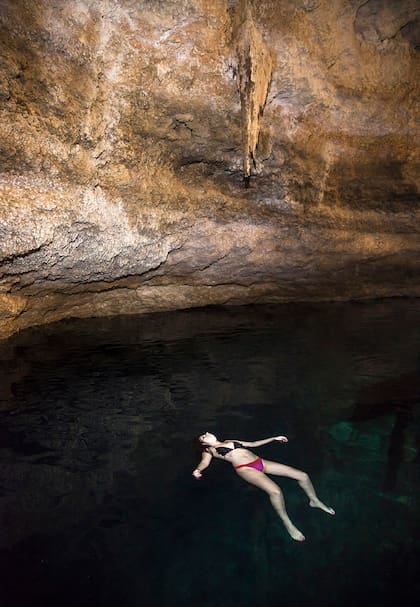 Llenos de luz u oscuros, abiertos o cerrados; cada cenote es bien diferente a los demás