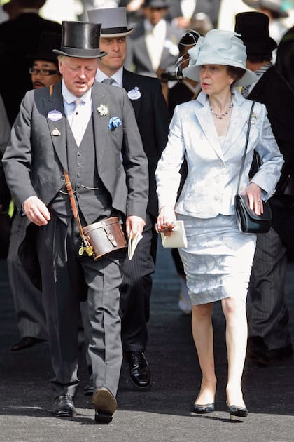 Tuvo un romance fulminante con Andrew Parker Bowles, primer marido de Camilla Shand, quien luego se casó con el príncipe Carlos.