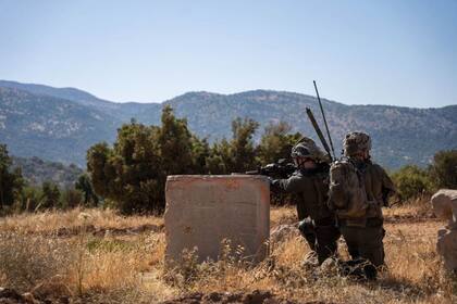 01/01/1970 O.Próximo.- Israel amplía el servicio militar obligatorio a los 36 meses para los hombres. El gabinete de seguridad de Israel ha aprobado este viernes ampliar el servicio militar obligatorio para hombres a cuatro meses más, lo que sumaría un total de tres años para una norma que estaría en vigor un total de ocho, si bien está previsto que las autoridades den forma a un proyecto de ley durante la próxima semana. POLITICA ORIENTE PRÓXIMO ASIA ISRAEL INTERNACIONAL PÁGINA WEB FUERZAS DE DEFENSA DE ISRAEL (FDI)