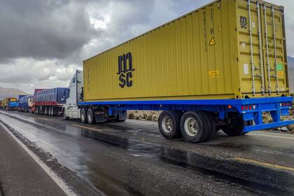 01/02/2023 Camiones de Bolivia cruzan la frontera con Chile POLITICA MINISTERIO DE EXTERIORES DE BOLIVIA