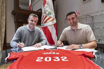 01/06/2024 Dani Vivian renueva su contrato con el Athletic Club hasta 2032 . El central Dani Vivian ha renovado su contrato con el Athletic Club hasta el 30 de junio de 2032, justo antes incorporarse a la concentración selección española en la búsqueda de un puesto para disputar la Eurocopa. DEPORTES ESPAÑA EUROPA PAÍS VASCO ATHLETIC CLUB DE BILBAO