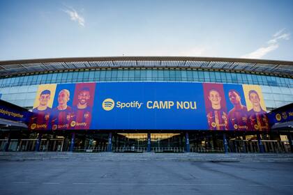 01/07/2022 Fachada de Tribuna del nuevo Spotify Camp Nou con jugadores y jugadoras del Barça DEPORTES GERMÁN PARGA/FCB