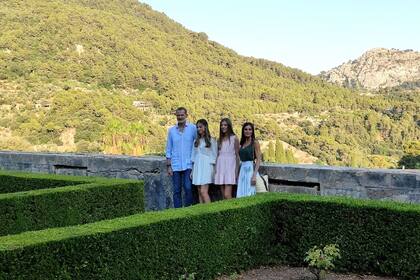 01/08/2022 Los Reyes de España, Felipe VI y Doña Letizia, y sus hijas, la Princesa de Asturias y la Infanta Sofía, en La Cartuja de Valldemossa, en Mallorca. POLITICA ESPAÑA EUROPA ISLAS BALEARES AUTONOMÍAS