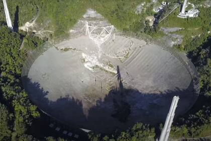 01/12/2021 Ciencia.-Se cumplen dos años del colapso del radiotelescopio de Arecibo.  Este 1 de diciembre se cumplen dos años del colapso de la plataforma de instrumentos del radiotelescopio de 305 metros en el Observatorio de Arecibo en Puerto Rico, de 900 toneladas.  POLITICA INVESTIGACIÓN Y TECNOLOGÍA YOUTUBE/D.A.S. DRONES PÉREZ