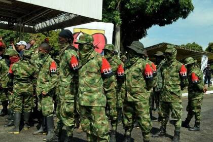 02-02-2018    El Ejército de Liberación Nacional (ELN) está reclutando venezolanos para aumentar sus filas, ha asegurado este miércoles el comandante de las Fuerzas Militares de Colombia, el general Alberto José Mejía POLITICA SUDAMÉRICA COLOMBIA SOCIEDAD TWITTER
