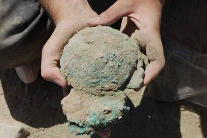 02/06/2023 Restos de tres lingotes de cobre encontrados durante la excavación. POLITICA INVESTIGACIÓN Y TECNOLOGÍA JONAS KLUGE