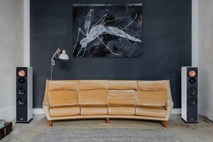 02/07/2018 Altavoces en una sala con un sofá en medio POLITICA INVESTIGACIÓN Y TECNOLOGÍA TEUFEL