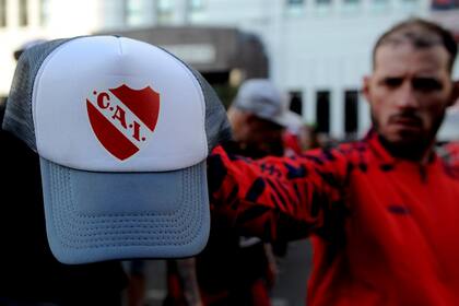 02/10/2022 19:18
Los socios de Independiente asistían esta hoy en importante número a la sede del club sobre Avenida Mitre 470 para elegir a la nueva Comisión Directiva que gobernará por los próximos 4 años.