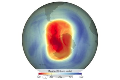 02/11/2023 Este mapa muestra el tamaño y la forma del agujero de ozono sobre el Polo Sur el 21 de septiembre de 2023, el día de su máxima extensión. Las pérdidas moderadas (naranja) son visibles en medio de áreas con pérdidas de ozono más potentes (rojo) POLITICA INVESTIGACIÓN Y TECNOLOGÍA NASA EARTH OBSERVATORY