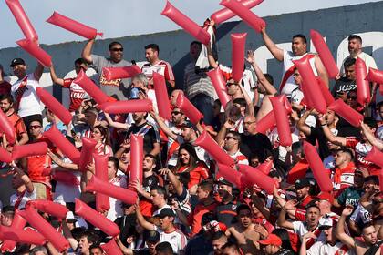 3 de noviembre de 2018, hinchas de River como visitantes en la cancha de Estudiantes.