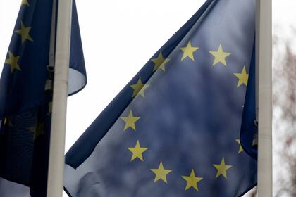 03/01/2024 Una bandera de la Unión Europea, a 3 de enero de 2024, en Madrid (España). La bandera de la Unión Europea está formada por 12 estrellas amarillas dispuestas en círculo sobre un fondo azul. Las estrellas representan los ideales de solidaridad y armonía entre los países de la Unión Europea, mientras que el círculo es un símbolo de su unidad. CULTURA Eduardo Parra - Europa Press