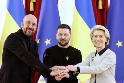 03/02/2023 Charles Michel, Volodimir Zelenski y Ursula Von der Leyen se saludan durante una reunión en Kiev POLITICA EUROPA INTERNACIONAL UCRANIA CONSEJO EUROPEO/DARIO PIGNATELLI