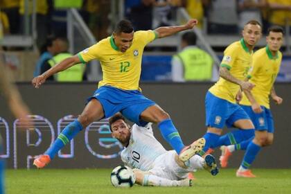 03/07/2019 Messi cae al suelo en el Brasil - Argentina DEPORTES CONMEBOL