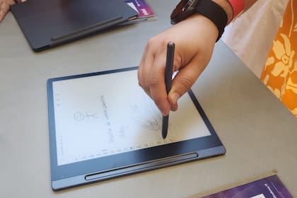 03/07/2023 Lenovo Smart Paper. Lenovo Smart Paper y Lenovo Tab Extreme son dos de los últimos lanzamientos de la firma tecnológica que llegarán al mercado español a finales del próximo mes de agosto, por 1099 euros y 449 euros, respectivamente. POLITICA INVESTIGACIÓN Y TECNOLOGÍA