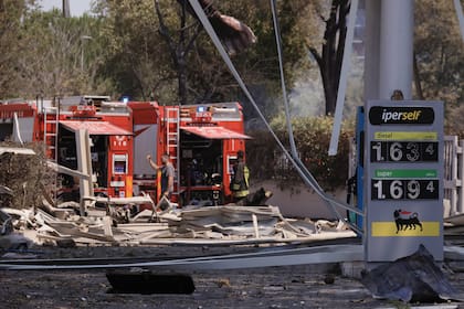 04 July 2025, Italy, Rome: A view of the gas station in Via dei Gordiani, where an explosion took place, and left several people injured. Photo: Cecilia Fabiano/LaPresse via ZUMA Press/dpa