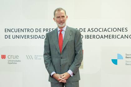 04/06/2024 El Rey Felipe VI preside el encuentro de Presidencias de Asociaciones de Universidades del Espacio Iberoamericano, en el Instituto Cervantes, a 4 de junio de 2024, en Madrid (España). El encuentro ha sido organizado por la Secretaría General Iberoamericana (SEGIB) y la Conferencia de Rectores y Rectoras de las Universidades Españolas (CRUE), que celebra este año su 30 aniversario, en colaboración con el Consejo Universitario Iberoamericano (CUIB), que acoge la celebración de su XXIII Pleno los días 4 y 5 de junio. El encuentro tiene como objetivo promover y fortalecer la cooperación universitaria iberoamericana en el ámbito de las lenguas. POLITICA Marta Fernández Jara - Europa Press