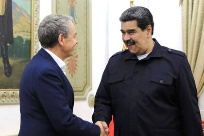 04/10/2022 El expresidente del Gobierno de España José Luis Rodríguez Zapatero con el presidente de Venezuela, Nicolás Maduro POLITICA SUDAMÉRICA VENEZUELA LATINOAMÉRICA INTERNACIONAL PRESIDENCIA DE VENEZUELA