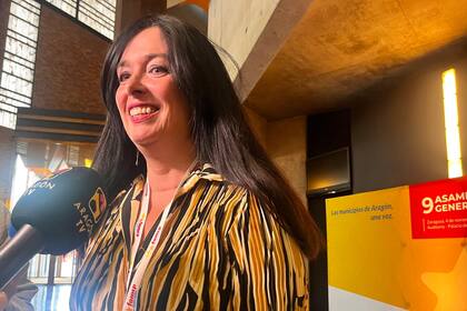 04/11/2023 La alcaldesa de Huesca, Lorena Orduna, en la Asamblea Extraordinaria de la FAMCP.. La alcaldesa de Huesca, Lorena Orduna, ha advertido que existe el riesgo de que el próximo partido de la Sociedad Deportiva Huesca en el estadio El Alcoraz se dispute sin público si el club no presenta "a la mayor brevedad posible" la documentación necesaria para regularizar la licencia ambiental. DEPORTES