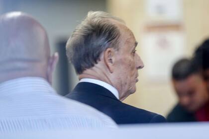 05/06/2017 Fútbol.- Fallece con 79 años Manuel Ruiz de Lopera, expresidente del Real Betis. El que fuera presidente del Real Betis Balompié entre 1996 y 2006, Manuel Ruiz de Lopera, falleció durante la madrugada de este sábado al domingo en su domicilio a raíz de una diverticulitis, según confirmó la propia familia del exdirectivo verdiblanco. DEPORTES ESPAÑA EUROPA ANDALUCÍA