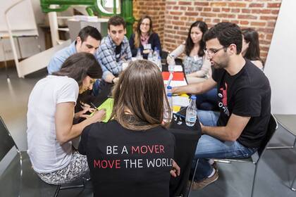 05/06/2024 La Fundación Universidad-Empresa (FUE), en colaboración con la Fundación Rafael del Pino, ha iniciado la séptima edición de su programa Movers by FUE POLITICA FUE