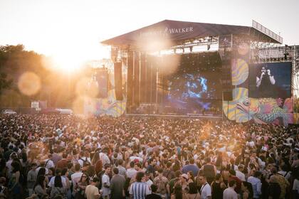 05/07/2024 Río Babel convoca a 16.000 personas en su primera jornada con la gran actuación de Juanes. Unas 16.000 personas asistieron ayer, según datos de la organización, a la primera jornada del festival Río Babel, que se celebrar un año más en la Caja Mágica, una primera jornada en la que destacó sobremanera la actuación del colombiano Juanes. CULTURA ESPAÑA EUROPA MADRID SOCIEDAD RÍO BABEL