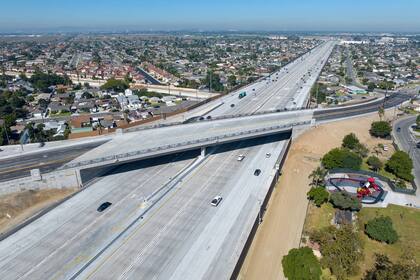 05/12/2023 Economía.- OHLA anuncia la inauguración de la I-405 en California, uno de los mayores proyectos de la compañía en EEUU. OHLA USA y miembros del equipo de trabajo de la I-405, junto con representantes de la Orange County Transportation Authority (OCTA), Caltrans, y el resto de 'stakeholders' vinculados al proyecto han estado presentes en la ceremonia de inauguración de la interestatal I-405 en Costa Mesa, California. ECONOMIA OHLA