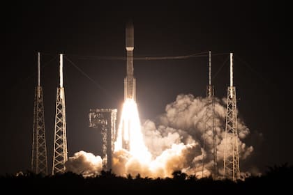 07-12-2021 Ciencia.-La NASA lanza su primer satélite de comunicaciones láser bidireccional.  Un satélite pionero de comunicaciones láser bidreccional de la NASA fue lanzado con éxito este 7 de diciembre desde Cabo Cañaveral, Florida, a bordo de un cohete Atlas V.  POLITICA INVESTIGACIÓN Y TECNOLOGÍA NASA/JOEL KOWSKY