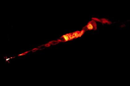 07-12-2021 Imagen obtenida con el VLA del chorro en M87. POLITICA INVESTIGACIÓN Y TECNOLOGÍA PASETTO ET AL., SOPHIA DAGNELLO, NRAO/AUI/NSF.