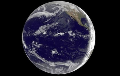 07/02/2024 La placa tectónica del Pacífico, que constituye la mayor parte del fondo del Océano Pacífico, se está moviendo lentamente hacia el oeste. POLITICA INVESTIGACIÓN Y TECNOLOGÍA NOAA/NASA GOES PROJECT)
