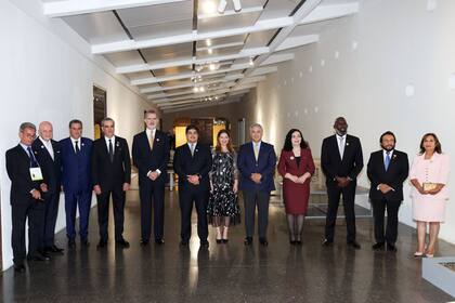 07/05/2022 El Rey Felipe VI junto al presidente saliente de Costa Rica, Carlos Alvarado, y la primera dama, Claudia Dobles, además de otros jefes de Estado y de Gobierno. POLITICA CASA REAL