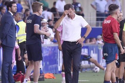 07/10/2023 Cuco Ziganda deja de ser entrenador de la SD Huesca. La SD Huesca anunció este sábado la destitución de su técnico Cuco Ziganda después de la décima jornada de LaLiga Hypermotion, decisión tomada "en busca de un nuevo impulso". DEPORTES LALIGA