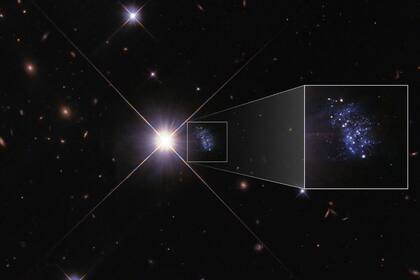 07/12/2022 La pequeña galaxia HIPASS J1131–31 se asoma detrás del resplandor de la estrella TYC 7215-199-1, una estrella de la Vía Láctea situada entre el Hubble y la galaxia. POLITICA INVESTIGACIÓN Y TECNOLOGÍA NASA, ESA, AND IGOR KARACHENTSEV (SAO RAS)