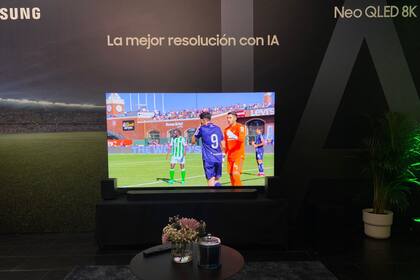 08/05/2024 Nuevo televisor Samsung Neo QLED 8K.. Samsung ha presentado en España su nueva gama de televisores para 2024 potenciados por Inteligencia Artificial (IA), Neo QLED y OLED, en los que se encuentra el modelo Neo QLED 8K con el procesador NQ8 IA Gen3 y su tecnología de escalado AI Upscaling Pro, capaz de ajustar automáticamente la imagen y el sonido a una calidad 8K. POLITICA