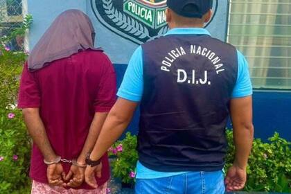 08/08/2024 Detenido el presunto autor de la muerte de una joven española en Panamá. Un varón de 39 años y conocido por su alias 'Leche' ha sido detenido este miércoles por su presunta vinculación con la muerte de la joven vasca Eneritz Argintxona Fraile hallada sin vida en Isla Carenero (Panamá) el pasado 26 de julio, según ha informado la Procuraduría General de la Nación. SOCIEDAD PROCURADURÍA GENERAL DE LA NACIÓN