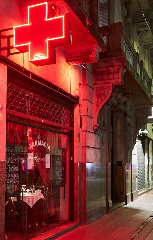 Farmacia Lezama, el local de San Telmo que se transformó en restaurante pero mantiene su esencia