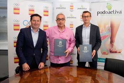 09/05/2022 El presidente del COE, Alejandro Blanco, y el director general de Podoactiva firman la renovación del acuerdo para cuidar de los pies de los olímpicos españoles hasta los Juegos de París 2024. ESPAÑA EUROPA MADRID DEPORTES NACHO CASARES/COE