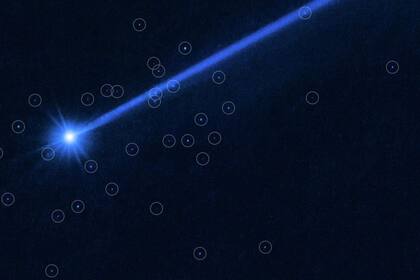 09/08/2023 Una imagen del Telescopio Espacial Hubble del asteroide Dimorphos rodeado de rocas (pequeños puntos brillantes, dentro de un círculo) que fueron derribadas de la superficie del asteroide por la misión DART de la NASA. POLITICA INVESTIGACIÓN Y TECNOLOGÍA NASA, ESL, DAVID JEWITT/UCLA