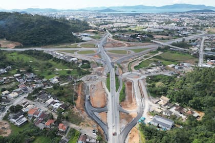 09/08/2024 Economía.- Arteris (Abertis) inaugura la Gran Circunvalación de Florianópolis (Brasil) tras inversión de 648 millones. Arteris, una de las mayores gestoras de autopistas de Brasil y participada de Abertis, ha inaugurado este viernes el Corredor Vial del Gran Florianópolis, que ha recibido una inversión de 3.900 millones de reales (648 millones de euros). ECONOMIA ARTERIS