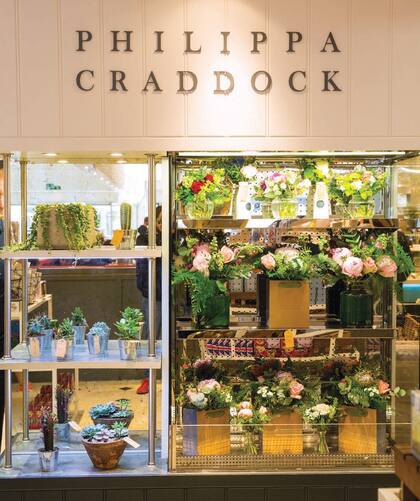 Meghan y Harry confiaron la decoración floral de su casamiento a manos de la inglesa Philippa Craddock, que tiene un simpático puesto en Selfridge s