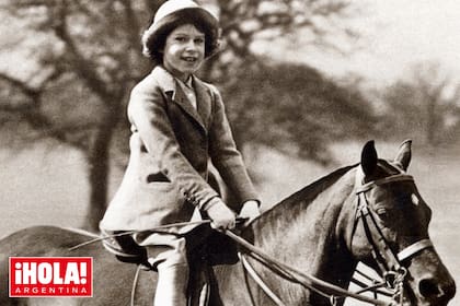 1. Su abuelo, el rey Jorge V, le regaló su primer pony cuando tenía 4 años. Ella lo bautizó Peggy.