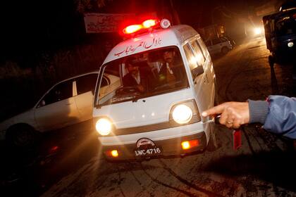 10-01-2008 Ambulancia en  Pakistán POLITICA ASIA PAKISTÁN WARRICK PAGE