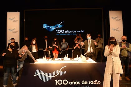 Un siglo de radio: todas las voces unidas para celebrar sus 100 años de vida