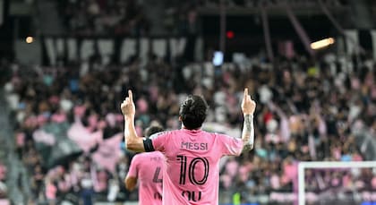 100 goles en 115 partidos para Messi