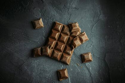 100 gramos de chocolate contiene 100 mg de magnesio