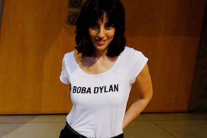 100 por ciento actitud: Paula Kohan, del teatro off a la pantalla, la actriz que es furor en Twitter y famosa por sus amigos híper famosos