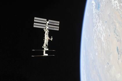 10/05/2021 La NASA abre la Estación Espacial a los vuelos privados.  La NASA y Axiom Space han firmado un contrato para que la primera misión privada de astronautas a la Estación Espacial Internacional tenga lugar no antes de enero de 2022.  POLITICA INVESTIGACIÓN Y TECNOLOGÍA NASA/ROSCOSMOS