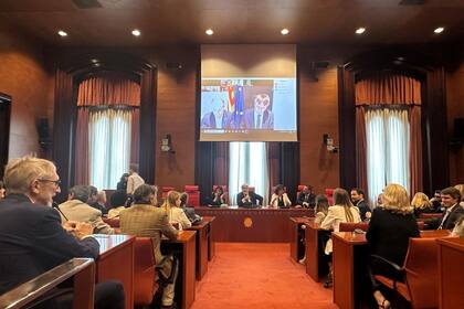 10/06/2024 Reunión del grupo parlamentario de Junts en el Parlament con la asistencia telemática del secretario general del partido, Jordi Turull, y el expresidente de la Generalitat Carles Puigdemont.. El grupo parlamentario de Junts ha propuesto al exconseller de la Generalitat y presidente del Consell Nacional del partido, Josep Rull, para presidir el Parlament tras alcanzar un principio de acuerdo con ERC para la configuración de la Mesa de la Cámara Catalana, según han explicado fuentes conocedoras a Europa Press. CATALUÑA ESPAÑA EUROPA BARCELONA POLÍTICA