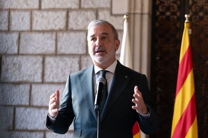 10/07/2024 El alcalde de Barcelona Jaume Collboni, ofrece declaraciones a los medios tras una reunión con el alcalde de Madrid, en el Ayuntamiento de Barcelona, a 10 de julio de 2024 en Barcelona, Catalunya (España). EY y La Vanguardia organizan el evento “Dos ciudades de vanguardia”, un punto de encuentro entre ambas capitales para abordar aquellos retos de futuro que las atañen como polo de atracción social y económica del país. Hace dos años se desarrolló el primer encuentro en Madrid y ahora se celebra el segundo en la ciudad de Barcelona. DEPORTES David Zorrakino - Europa Press